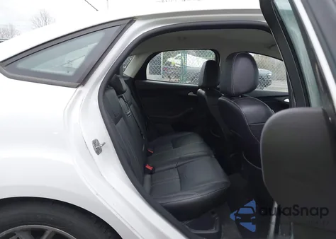 2013 Ford Focus Se z USA, uszkodzony, nr VIN 1FADP3F25DL332453